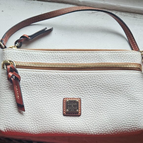 Dooney and Bourke large wrislet - Picture 1 of 2